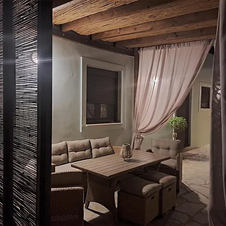 Pasiphae Luxury House *